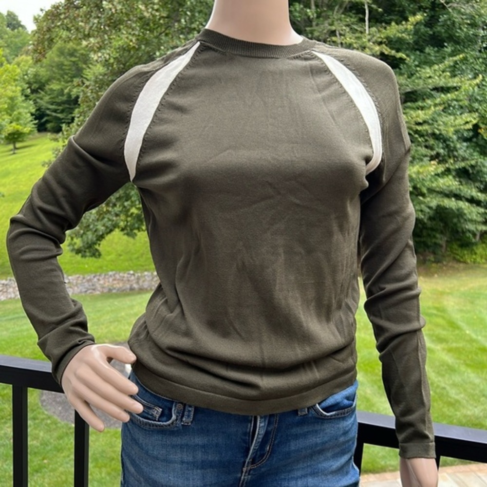 Hyp army green/off-white fall sporty top SZ S